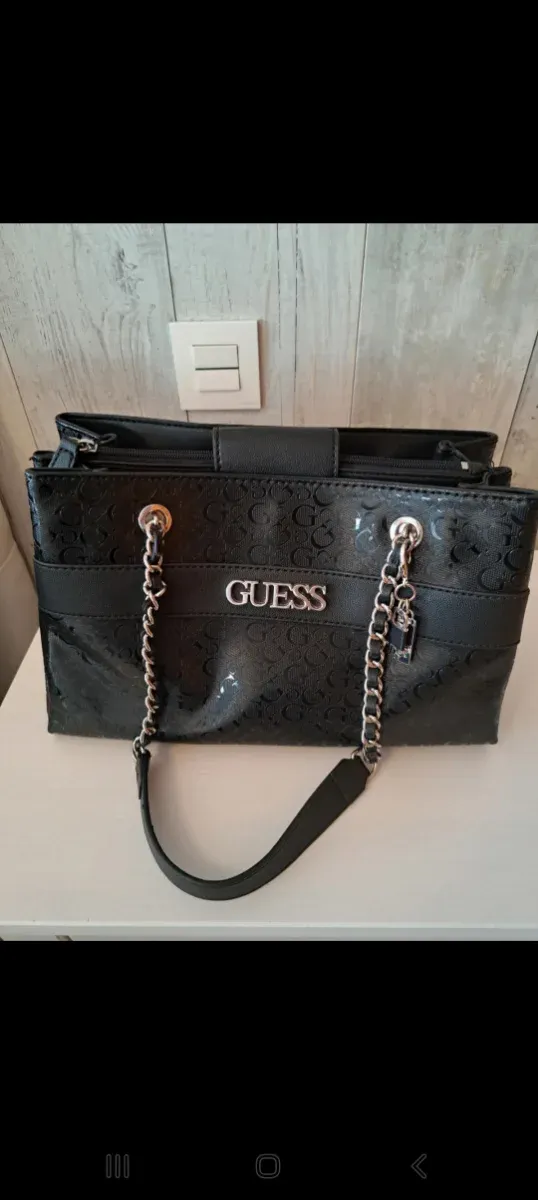 Bolso Guess Negro Charol
