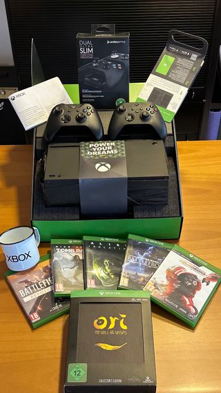 Lote ‘Xbox Series X’ + Juegos y Accesorios (LEER)