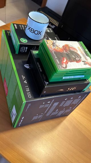 Lote ‘Xbox Series X’ + Juegos y Accesorios (LEER)