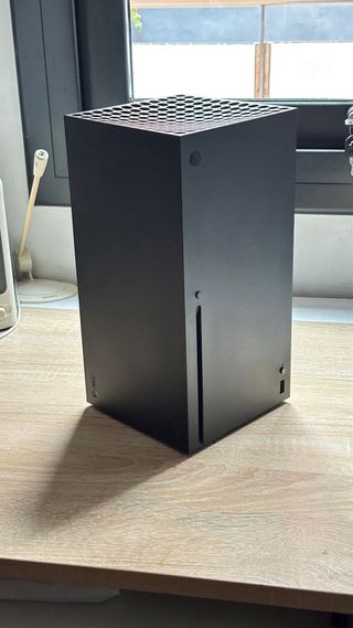 Lote ‘Xbox Series X’ + Juegos y Accesorios (LEER)