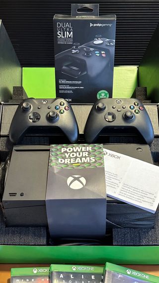 Lote ‘Xbox Series X’ + Juegos y Accesorios (LEER)