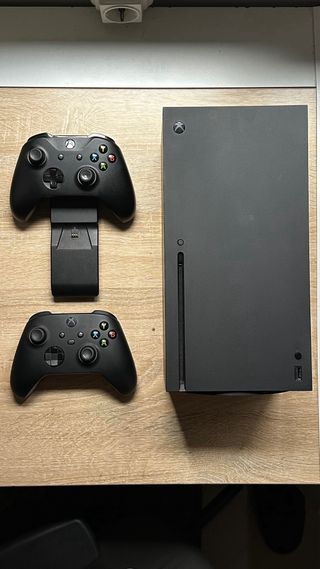 Lote ‘Xbox Series X’ + Juegos y Accesorios (LEER)