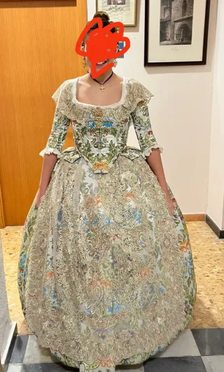 Traje de Fallera Multicolor y Dorado