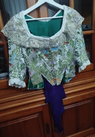 Traje de Fallera Multicolor y Dorado
