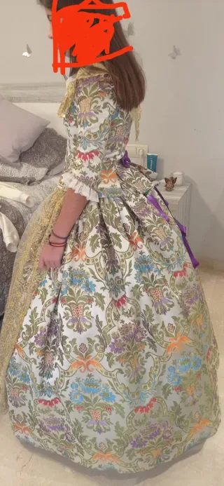 Traje de Fallera Multicolor y Dorado