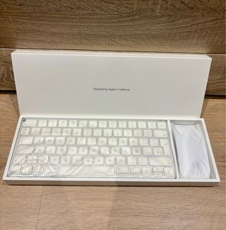 Apple Magic Mouse 2 y Magic Keyboard