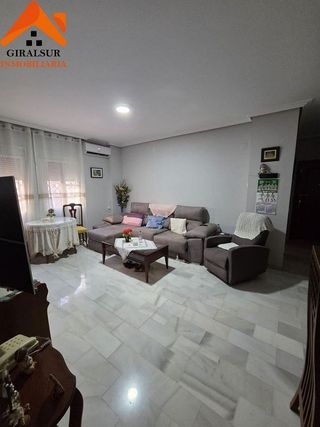 Piso en venta en Colores - Entreparques en Sevilla