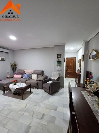 Piso en venta en Colores - Entreparques en Sevilla