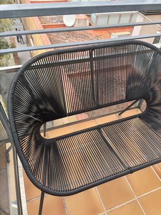 Banco mimbre sintético negro y mesa balcón terraza