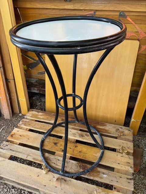 Mesa alta metálica y madera