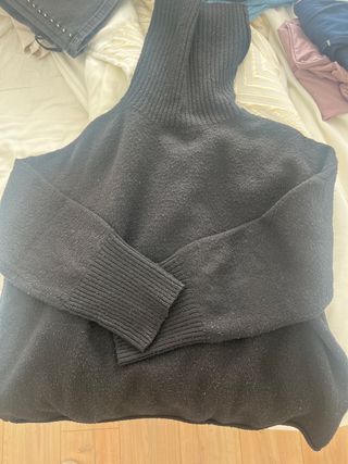 Jersey cuello alto Stradivarius negro