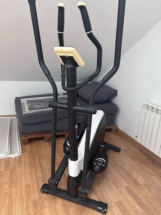 Bicicleta elíptica negra y blanca
