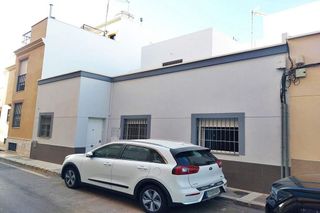 Chalet en venta en Barrio Alto - San Félix - Oliveros - Altamira en Almería