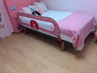 Barrera de cama infantil con estampado floral