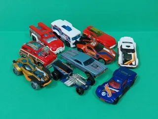 Lotto di 10 auto Hot Wheels
