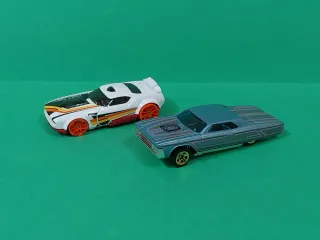 Lotto di 10 auto Hot Wheels
