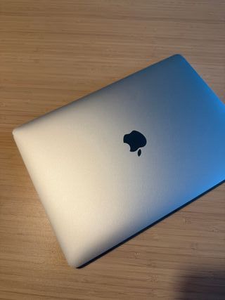 MacBook Air 13 Plata (como NUEVO)