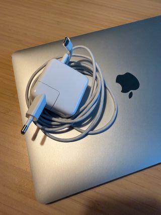 MacBook Air 13 Plata (como NUEVO)