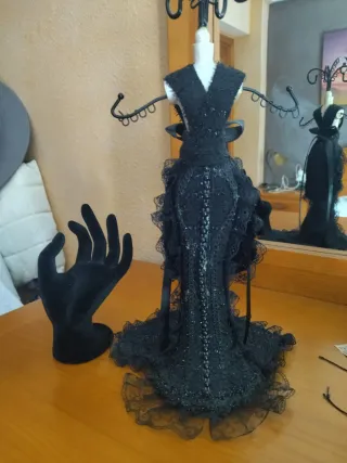 Dos Expositores Joyas Maniquí Negro encaje.