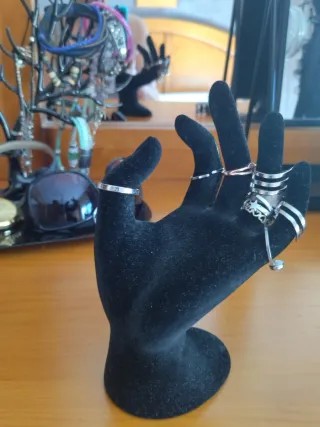 Dos Expositores Joyas Maniquí Negro encaje.