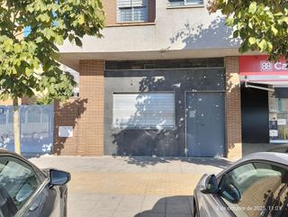 Local comercial en alquiler en Colores - Entreparques en Sevilla