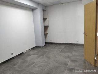 Local comercial en alquiler en Colores - Entreparques en Sevilla
