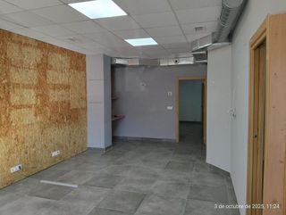 Local comercial en alquiler en Colores - Entreparques en Sevilla