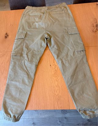 Pantalones cargo Zara verde oliva