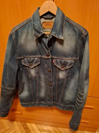 Cazadora Levi's Talla XL. Pero es casi una L.