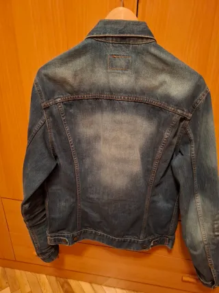 Cazadora Levi's Talla XL. Pero es casi una L.