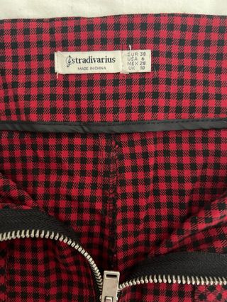 Falda cuadros rojos y negros