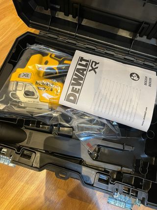 Caladora DeWalt 18V XR DCS334NT NUEVA