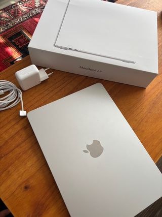 MacBook Air 13” 2024 16GB M4 256GB caja +garantía 