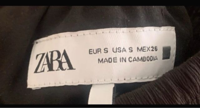 Pantalón fluido negro con bolsillos