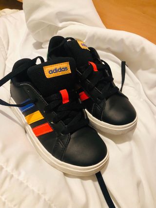 Zapatillas Adidas niño negras con rojo y verde