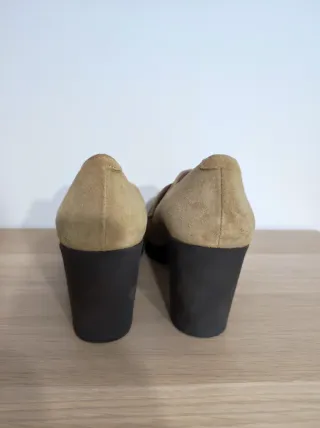 Zapatos de tacón beige ante