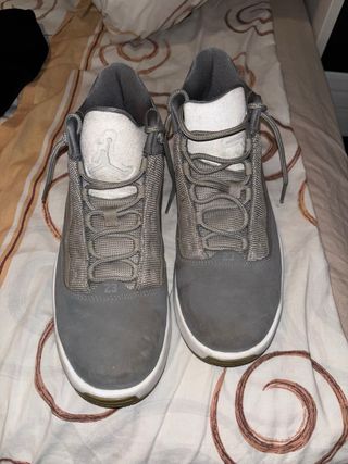 Zapatillas Jordan 23 Grises y Blancas
