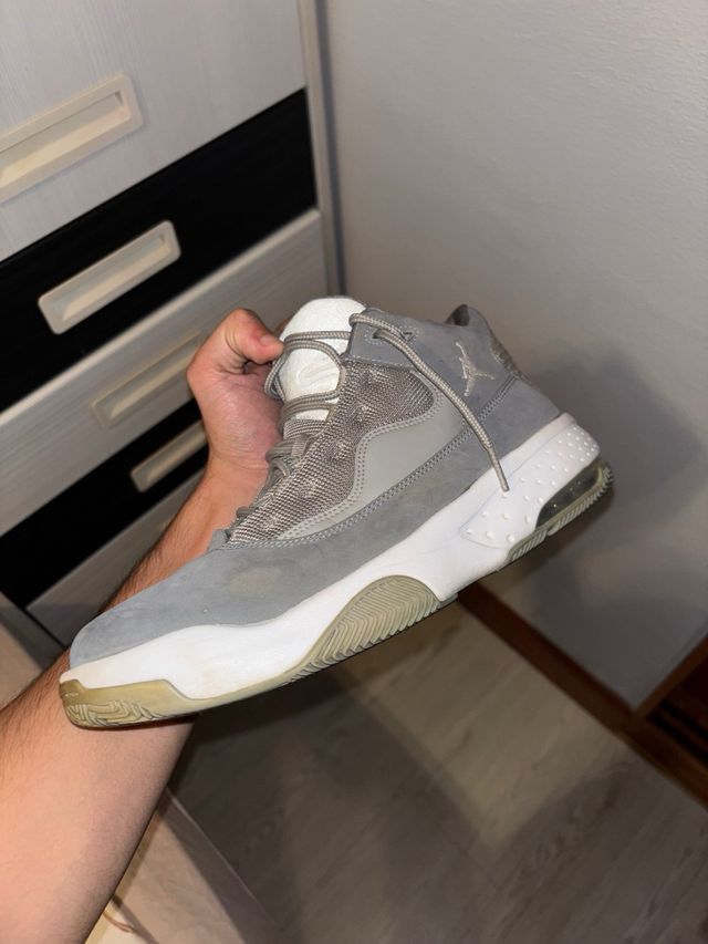 Zapatillas Jordan 23 Grises y Blancas