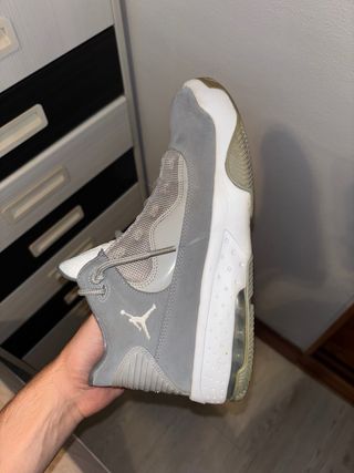 Zapatillas Jordan 23 Grises y Blancas