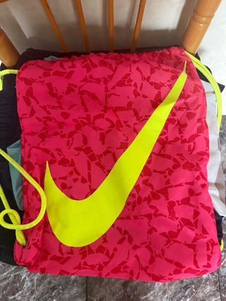 Mochila Nike Cordones Rosa y Amarillo
