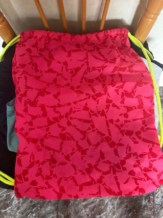 Mochila Nike Cordones Rosa y Amarillo