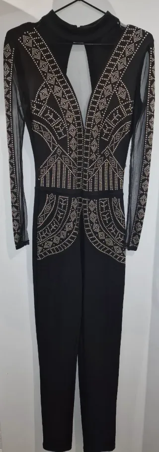 Mono negro con pedrería