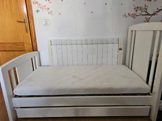 Cuna blanca con colchón y cajón