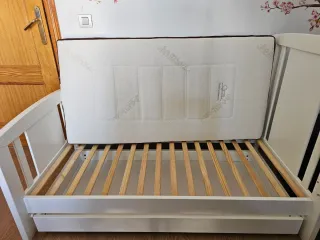 Cuna blanca con colchón y cajón