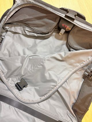 Bolsa de viaje Tumi para trajes.