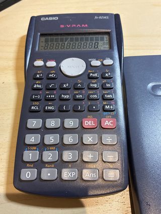 Calculadora Científica Casio fx-82MS