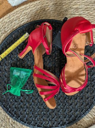 Zapatos de baile raso rojos talla 38 sin usar. 