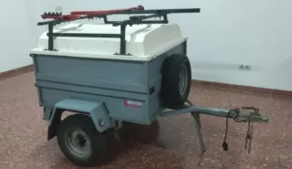 Remolque de coche con cofre