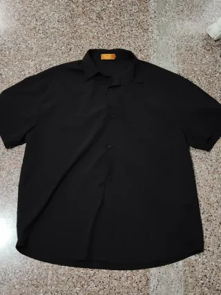 Camisa negra manga corta