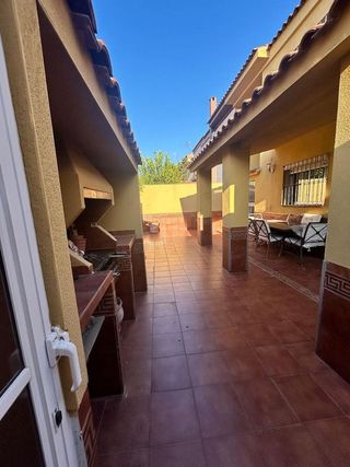Casa adosada en venta en Zona Avda. Juan de Diego - Parque Municipal  en Bormujos
